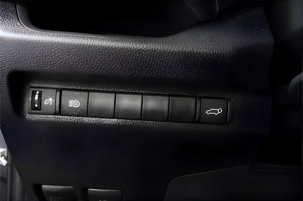 Used 2023 Toyota RAV4 XLE w/ Convenience Package image 25