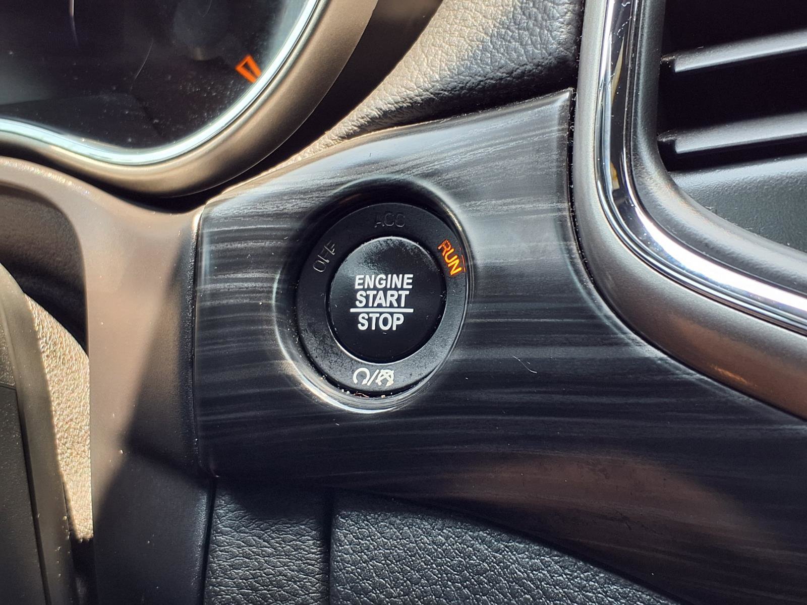 Used 2019 Jeep Grand Cherokee Laredo RWD image 13