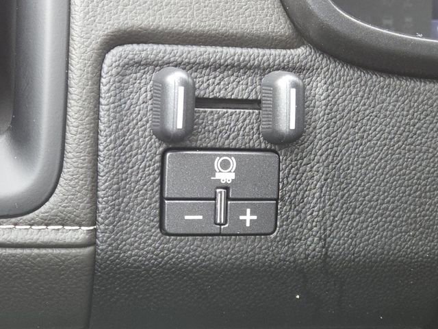 Used 2022 GMC Canyon Denali w/ Denali Black Edition Package image 12