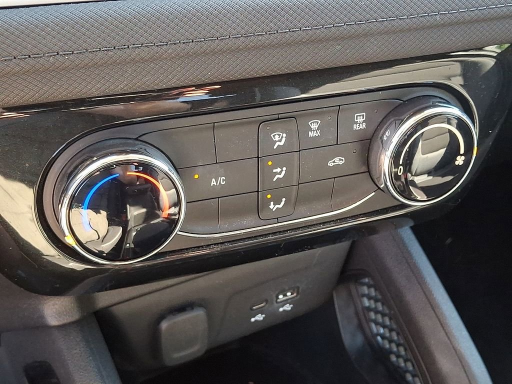 Used 2024 Chevrolet TrailBlazer LT AWD/4WD image 15
