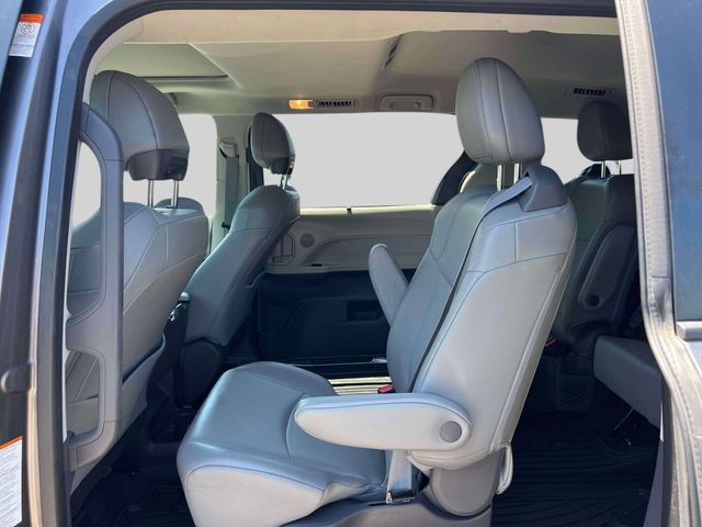 Certified 2021 Toyota Sienna XLE FWD image 16