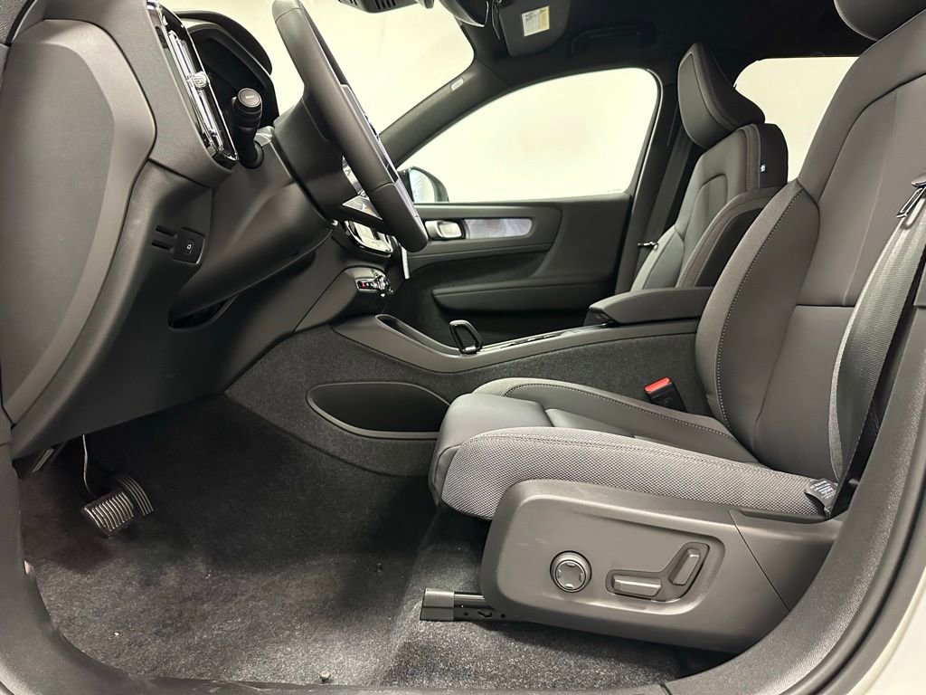 Certified 2024 Volvo XC40 Recharge Core w/ Protection Package Premier image 11