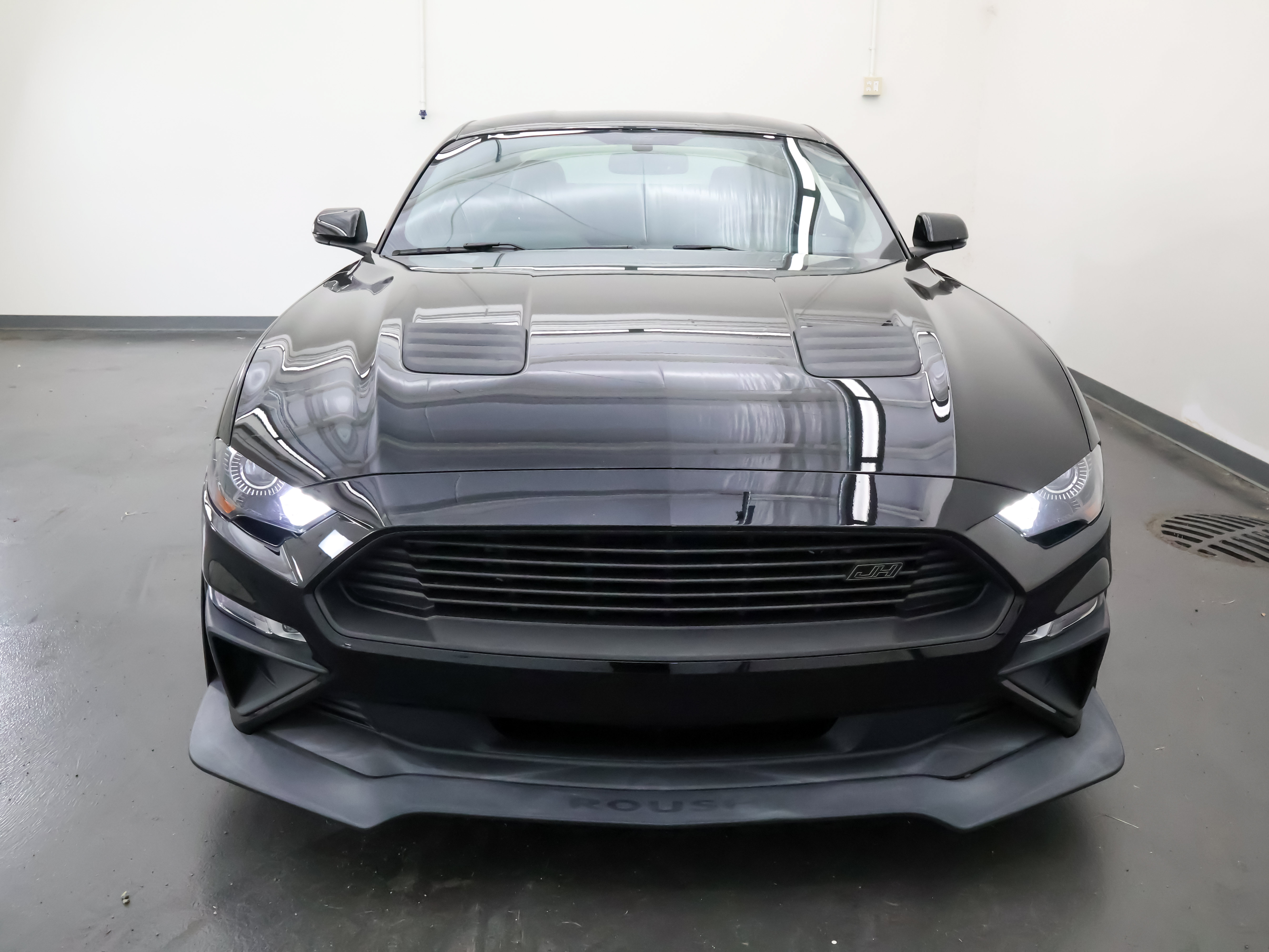 Used 2018 Ford Mustang GT Premium w/ GT Performance Package RWD image 8