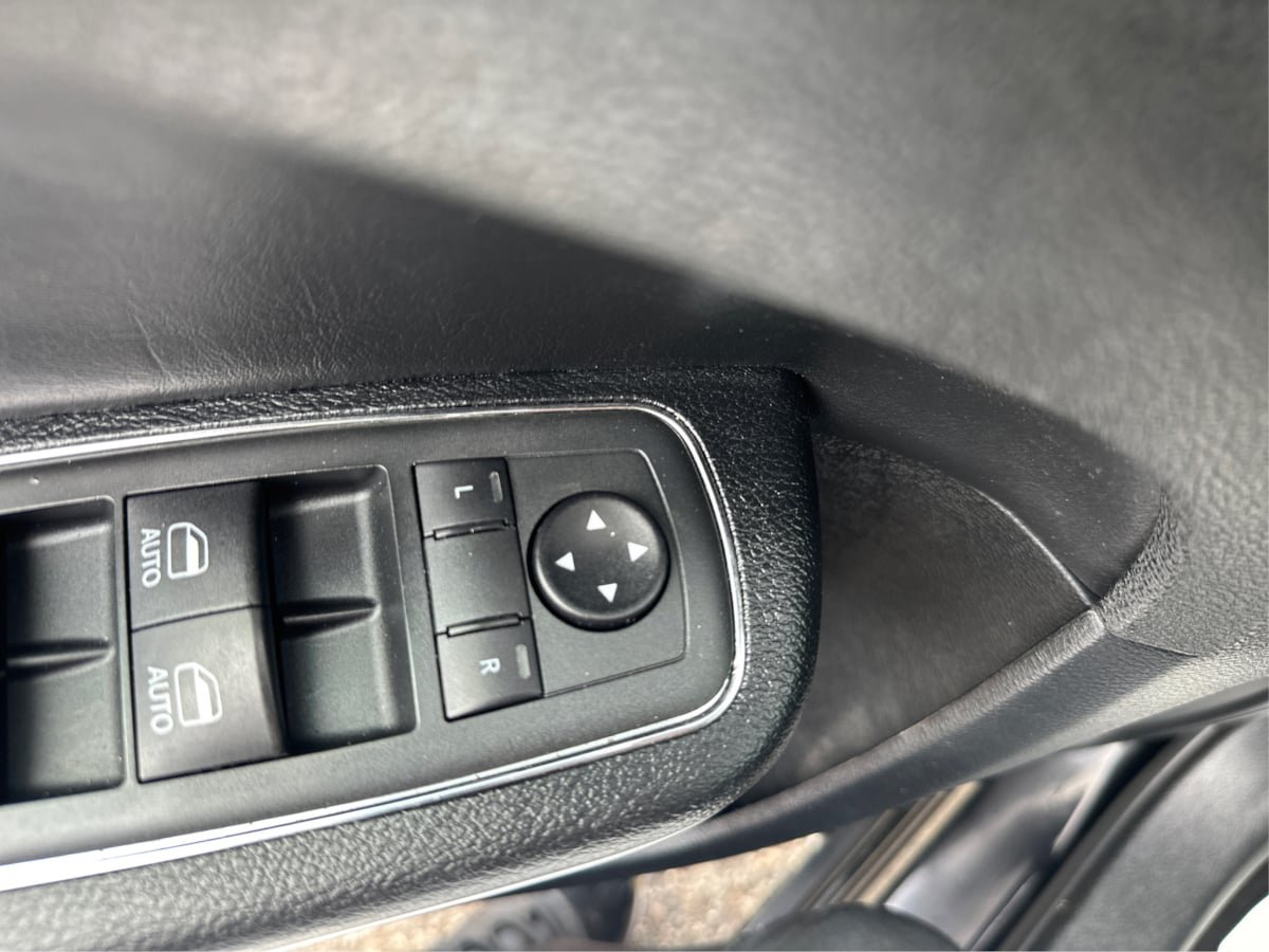 Used 2020 Dodge Charger SXT w/ Leather Interior Group RWD image 11