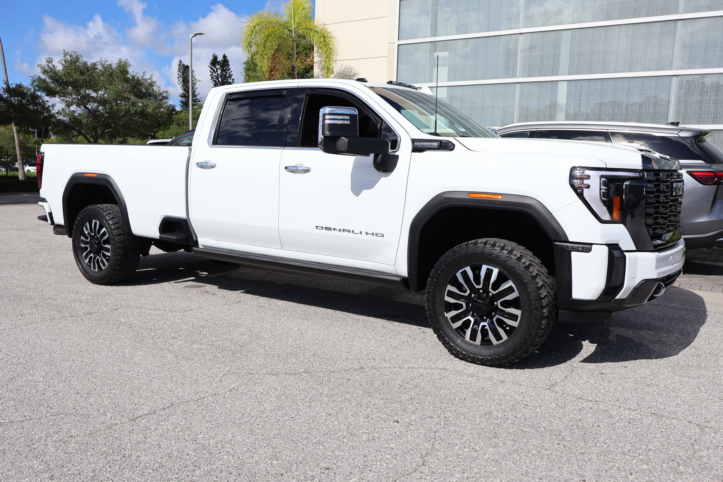 Used 2024 GMC Sierra 3500 Denali Ultimate AWD/4WD image 11