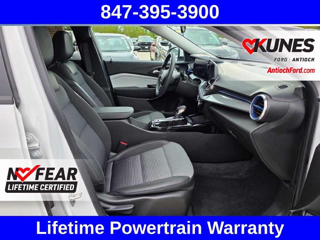 Used 2025 Chevrolet Trax LT FWD image 33
