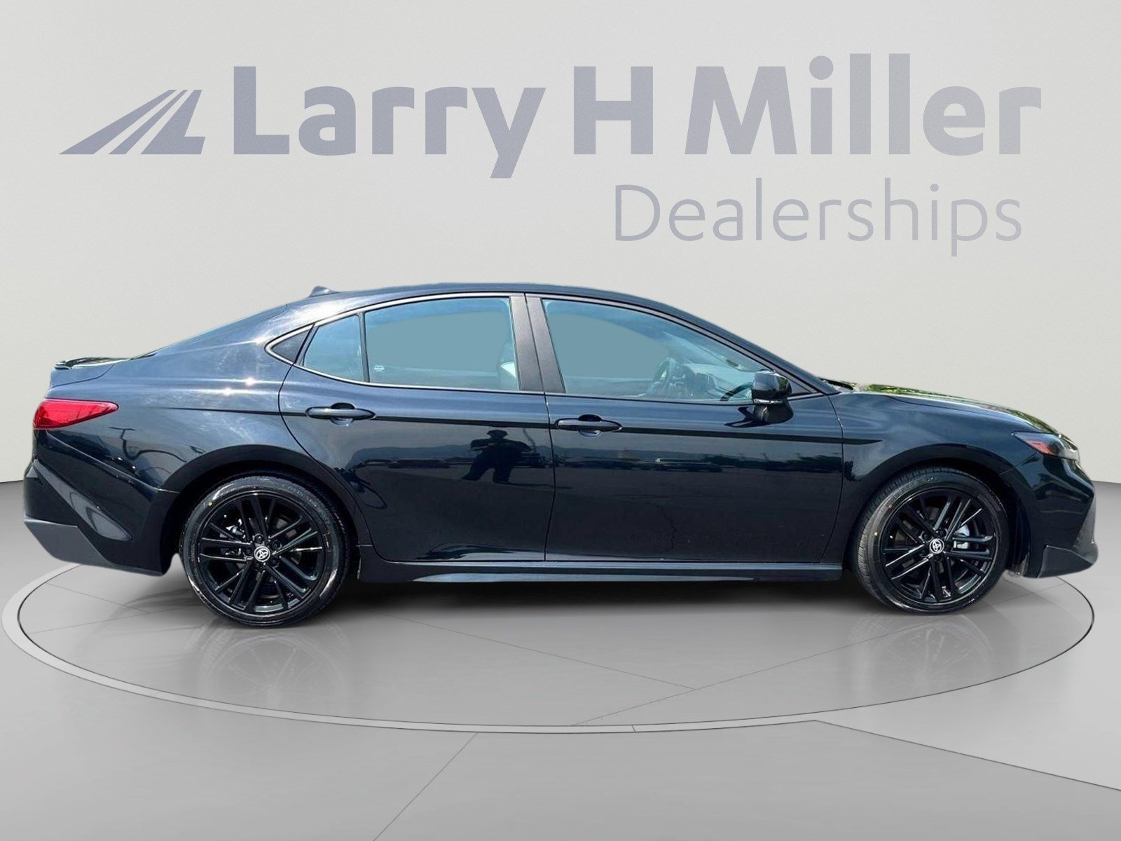 Used 2025 Toyota Camry SE FWD image 7
