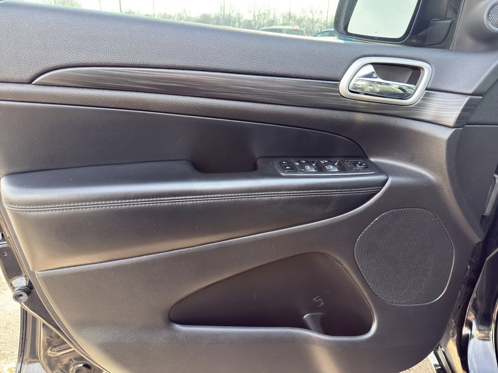 Used 2019 Jeep Grand Cherokee Altitude image 13