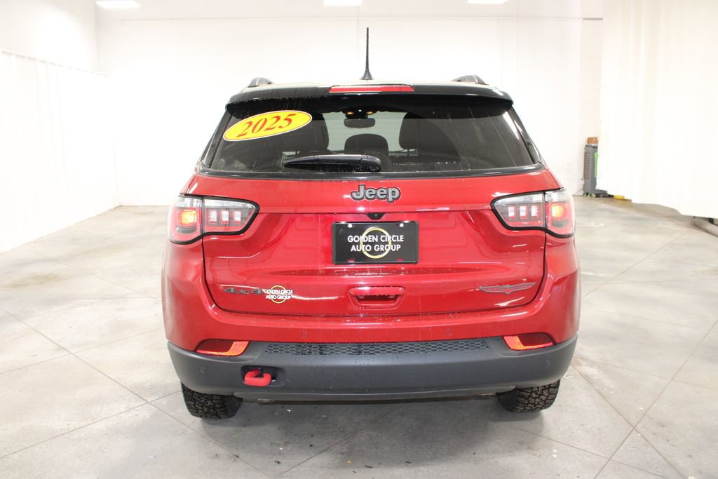 Used 2025 Jeep Compass Trailhawk AWD/4WD image 8