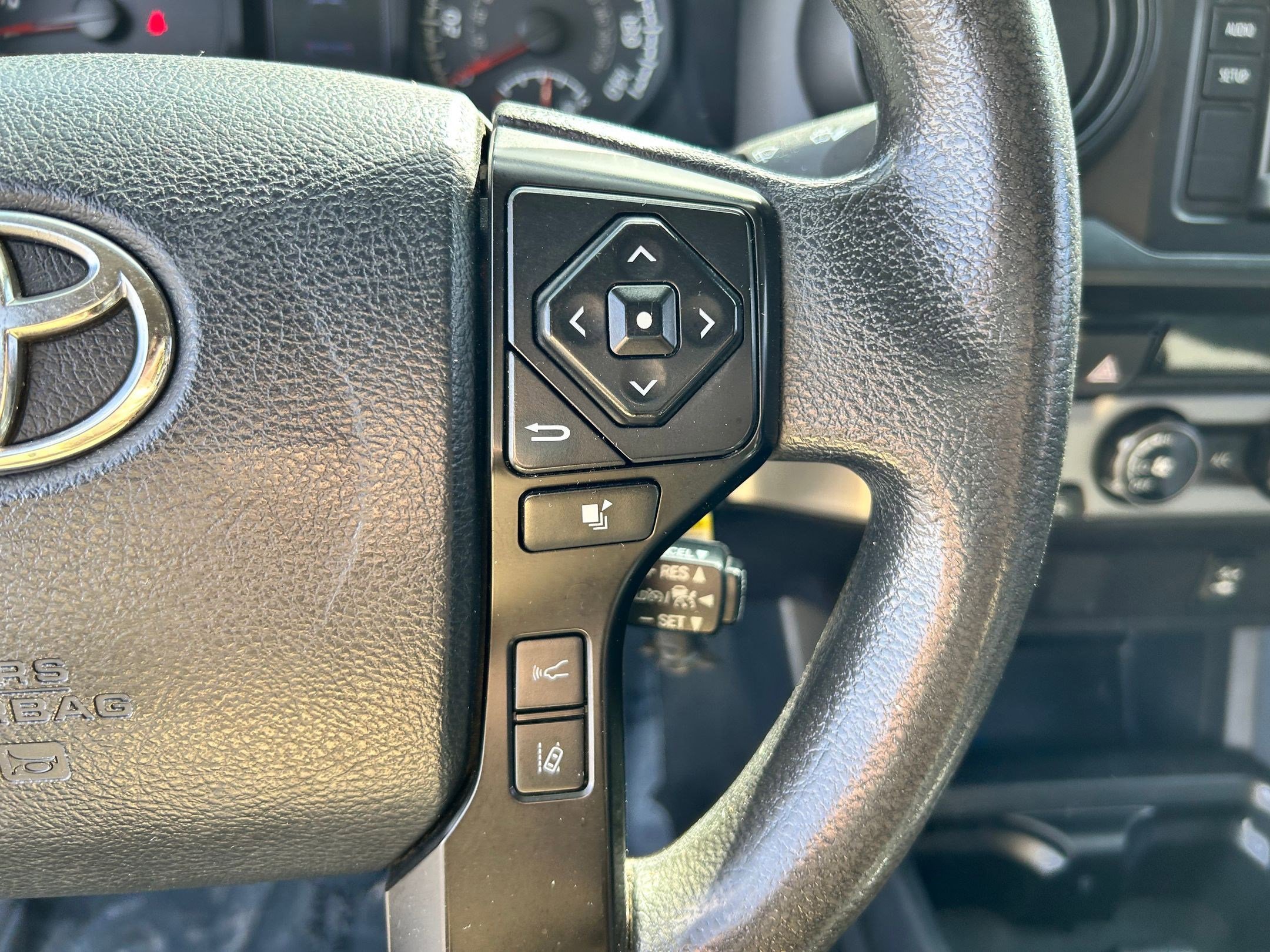 Used 2018 Toyota Tacoma SR image 13