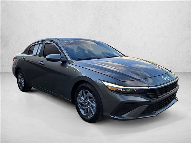 Used 2025 Hyundai Elantra Hybrid FWD image 3