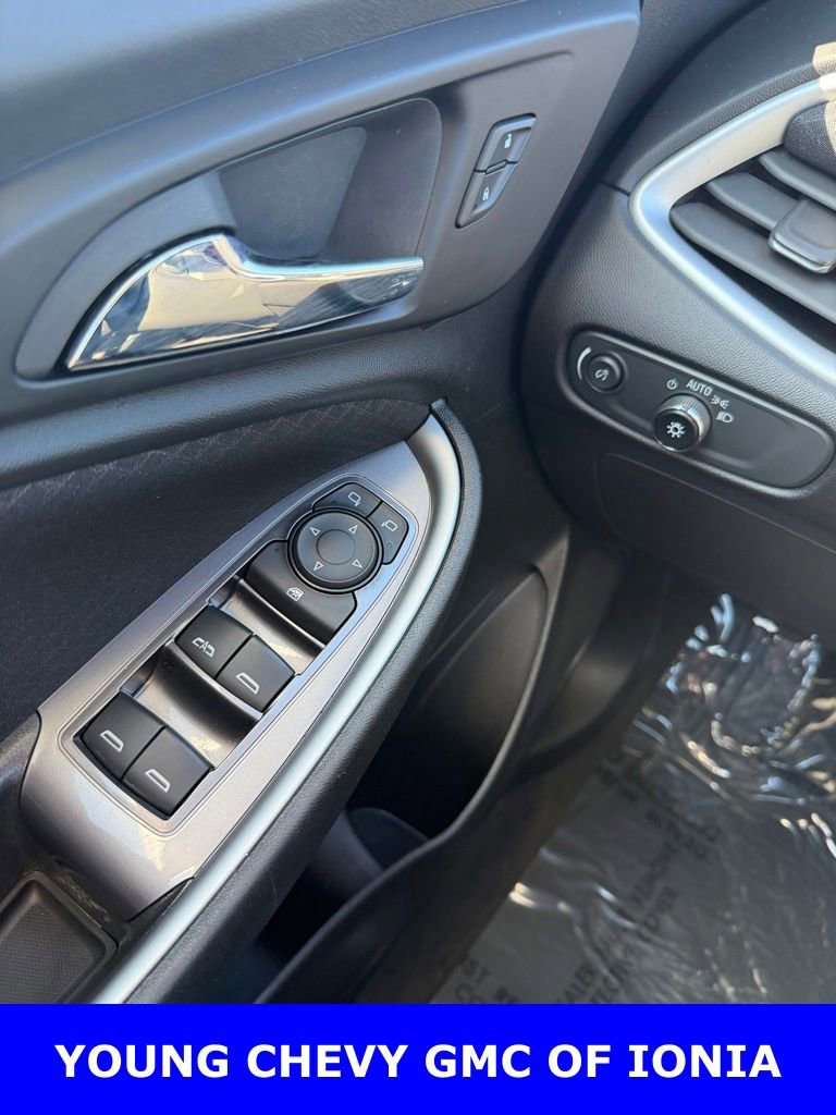 Used 2023 Chevrolet Malibu LT image 11