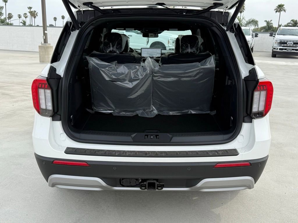 New 2026 Ford Explorer Platinum image 13