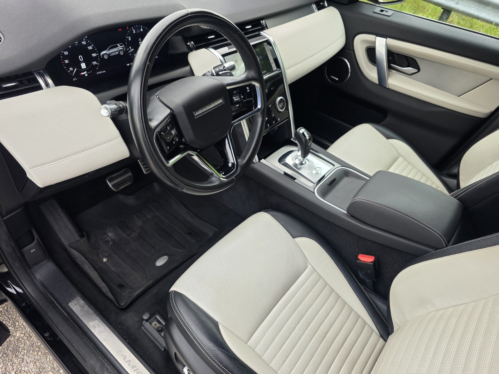 Used 2021 Land Rover Discovery Sport SE R-Dynamic AWD/4WD image 11