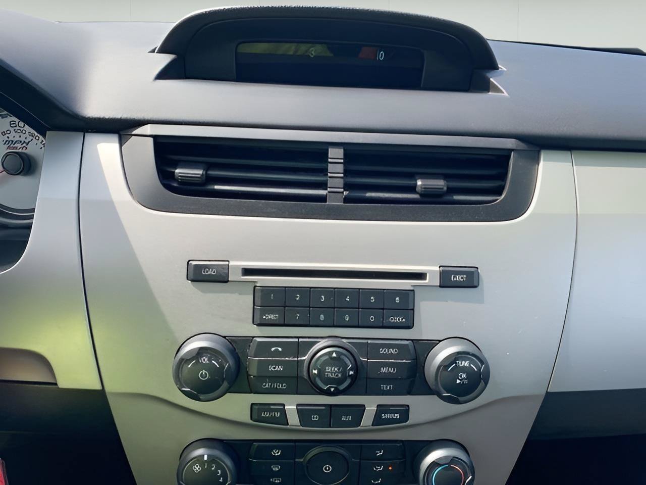 Used 2009 Ford Focus SEL FWD image 36