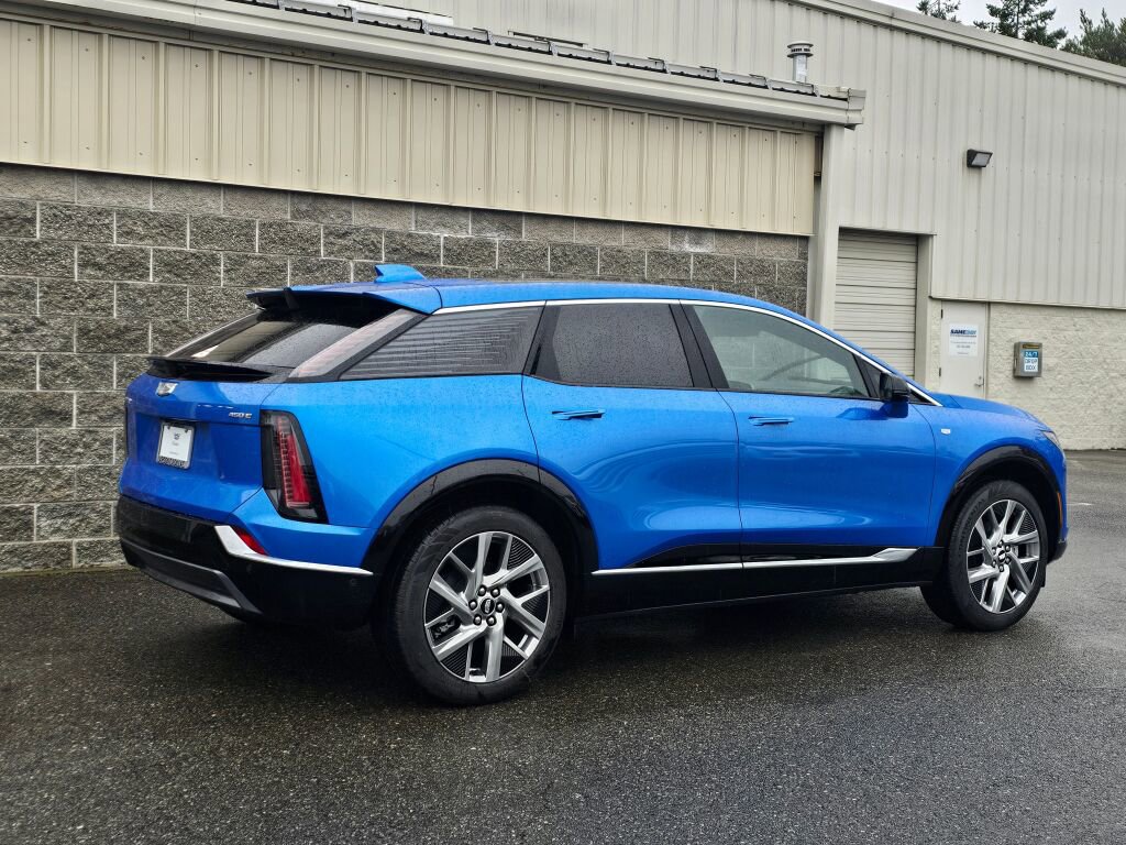 New 2026 Cadillac Optiq Luxury 1 image 8
