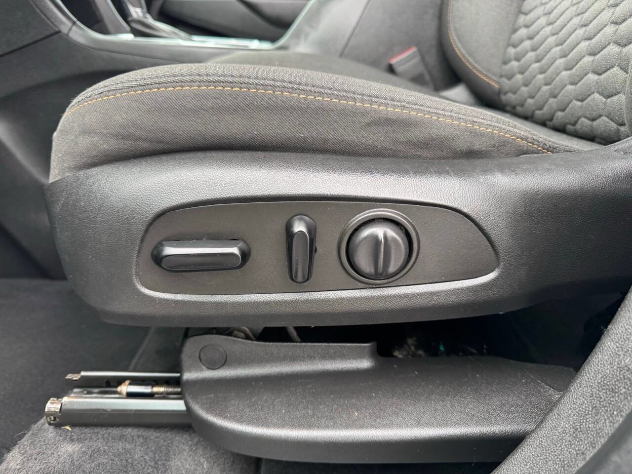 Used 2020 Chevrolet Equinox LT AWD/4WD image 15