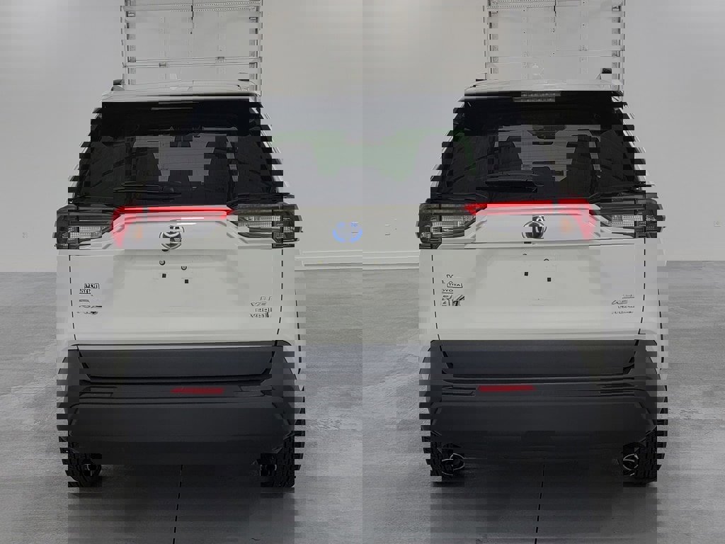 Used 2021 Toyota RAV4 XLE Premium image 8