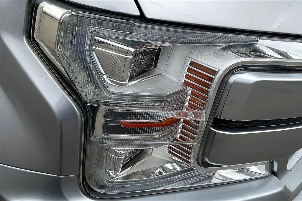 Used 2020 Ford F150 Platinum w/ Equipment Group 701A Luxury AWD/4WD image 32