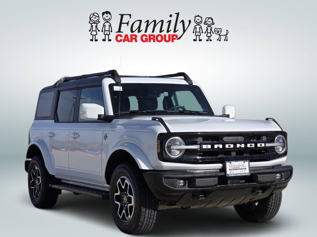Used 2023 Ford Bronco Outer Banks image 2