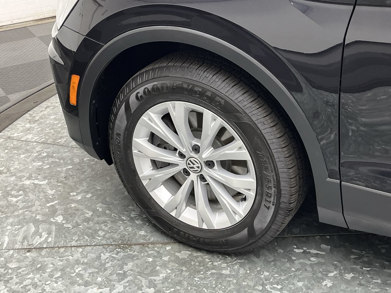 Used 2018 Volkswagen Tiguan SE w/ Panoramic Sunroof Package AWD/4WD image 32