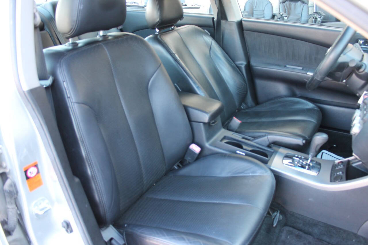 Used 2005 Nissan Altima 3.5 SE w/ (X02) Navigation Pkg FWD image 21
