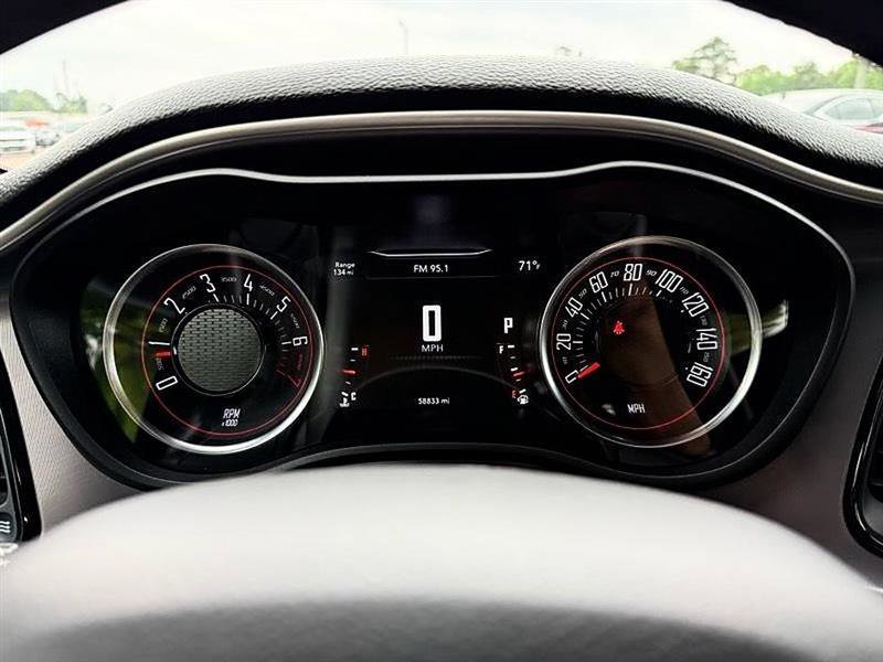 Used 2022 Dodge Challenger SXT RWD image 30