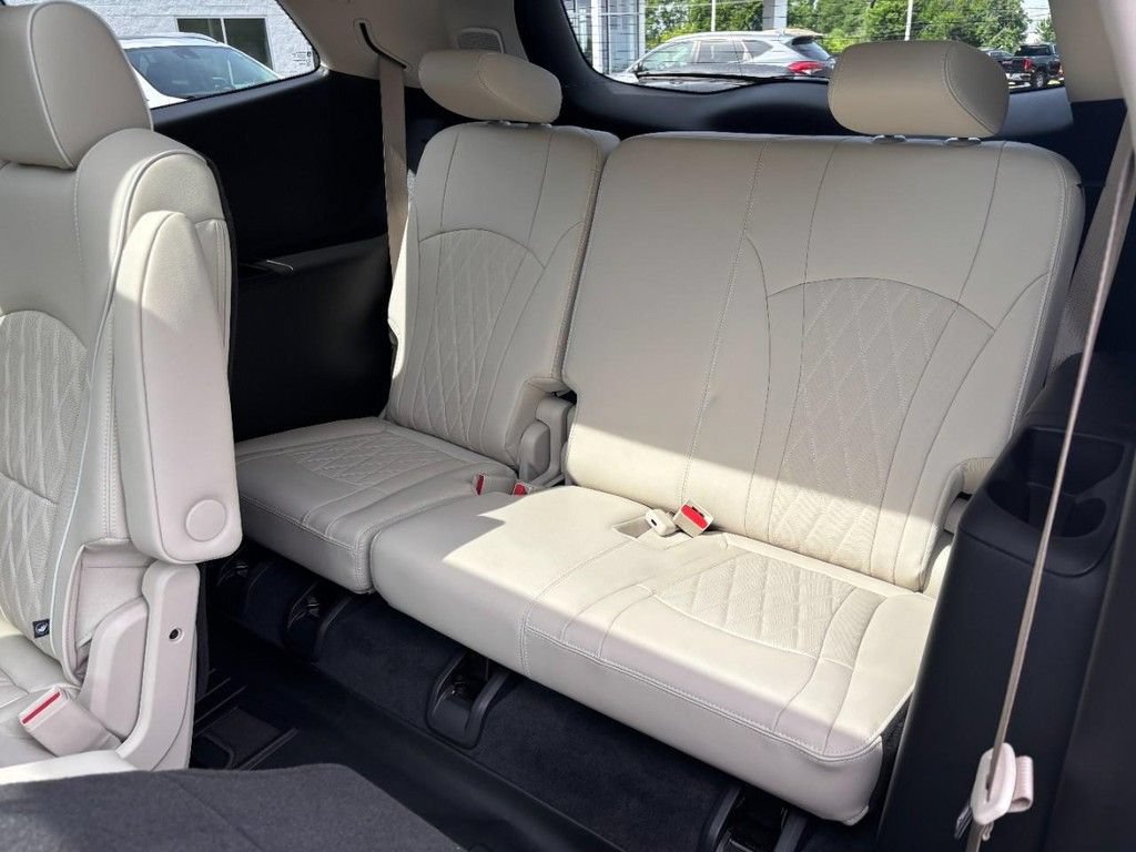 Used 2023 Buick Enclave Avenir w/ Avenir Technology Package AWD/4WD image 11