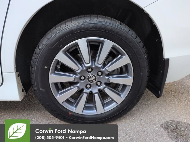 Used 2020 Toyota Sienna XLE w/ XLE Navigation Package AWD/4WD image 30