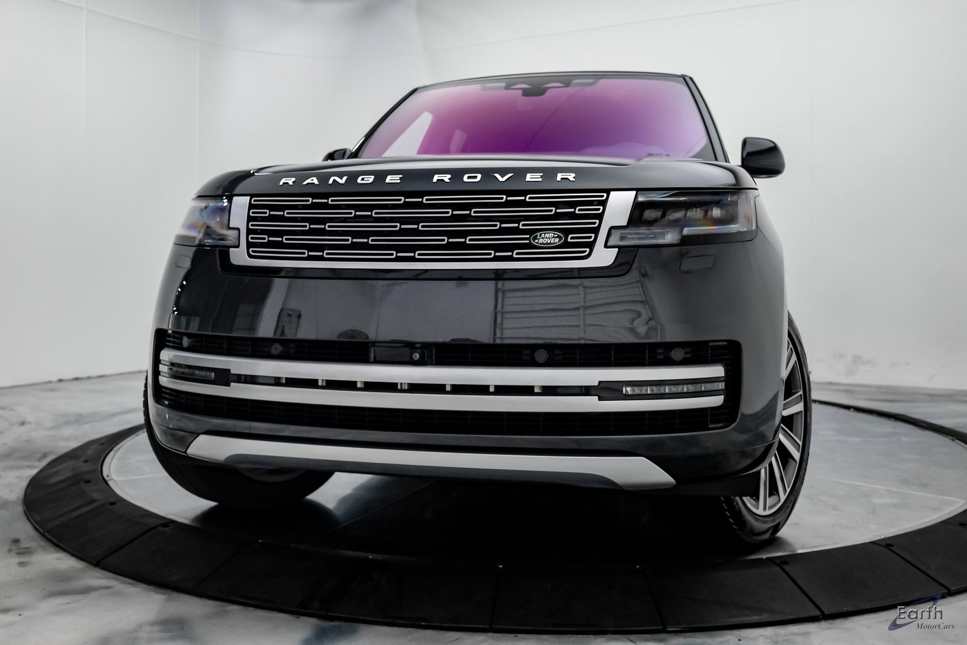 Used 2023 Land Rover Range Rover Autobiography image 3