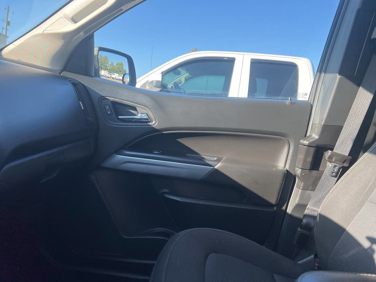 Used 2022 Chevrolet Colorado LT w/ Fleet Safety Package RWD image 26