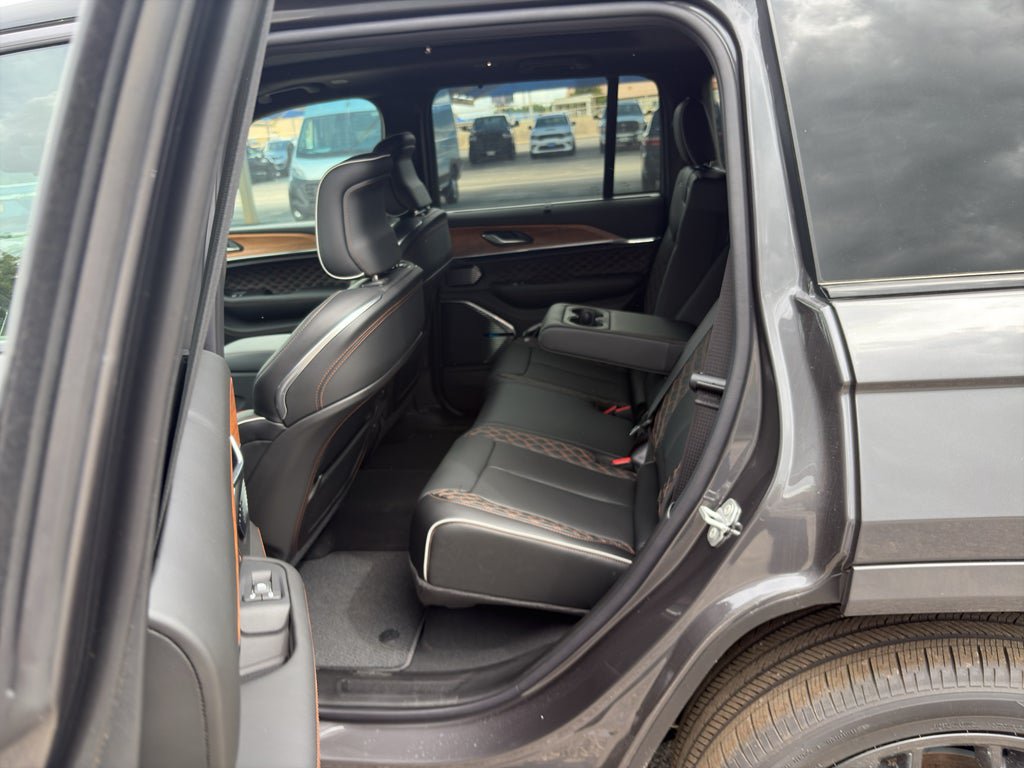 New 2026 Jeep Grand Cherokee Summit w/ Obsidian Package AWD/4WD image 13