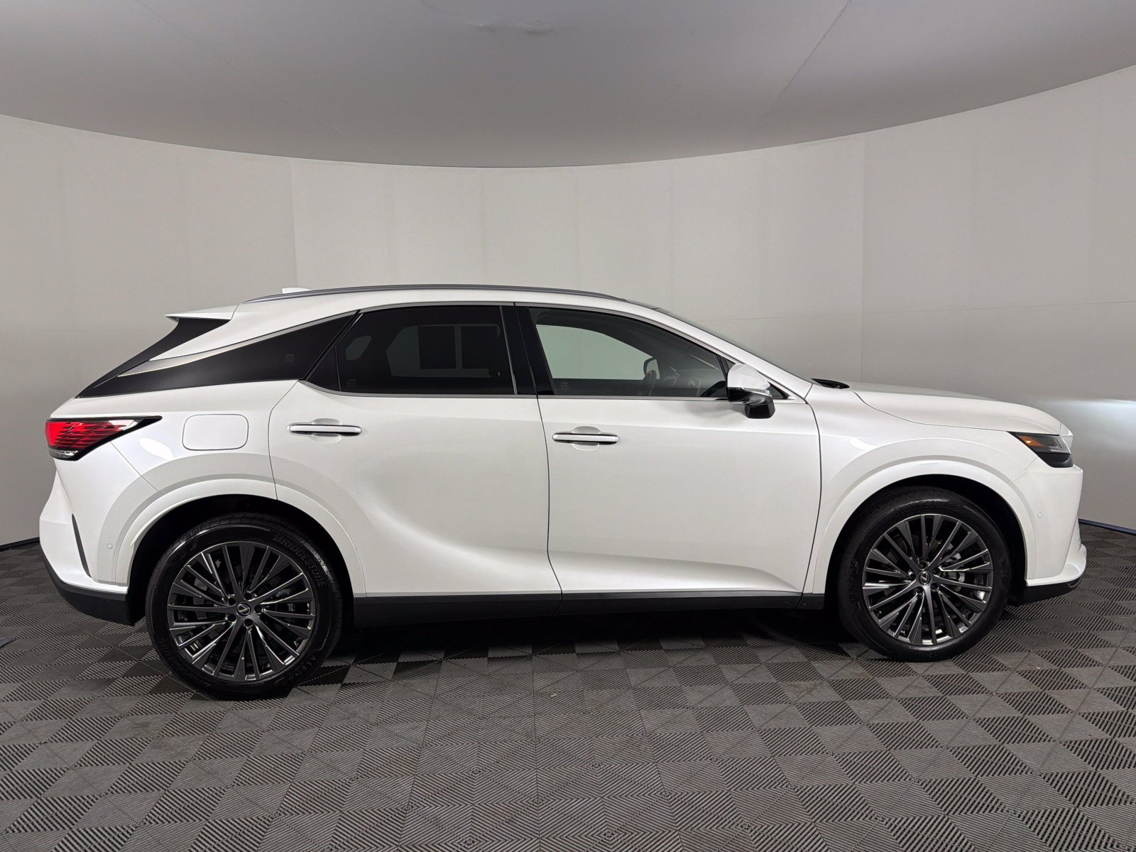 Certified 2025 Lexus RX 450h AWD w/ Convenience Package image 33
