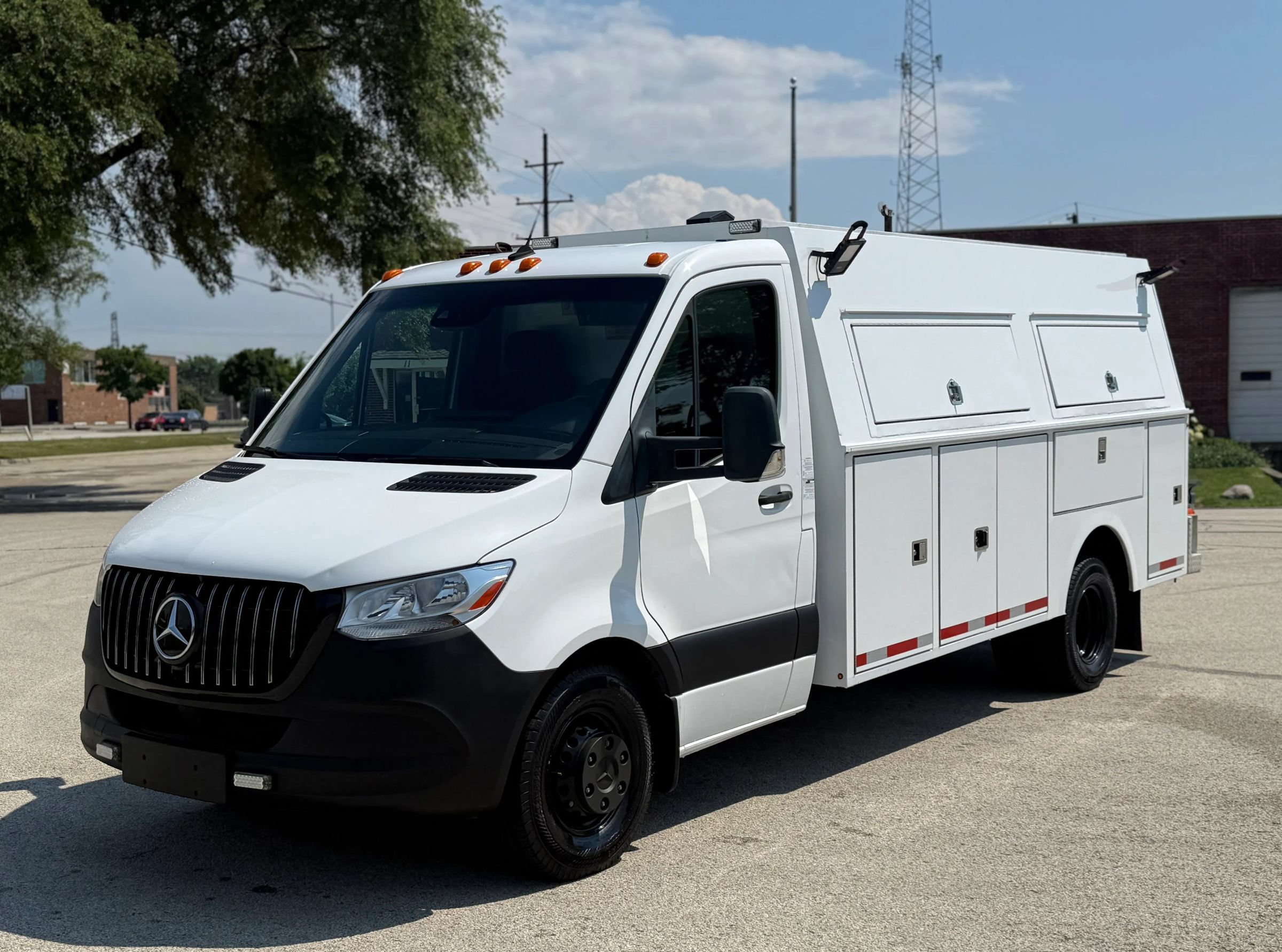Used 2019 Freightliner Sprinter 3500 w/ Premium Package RWD image 3
