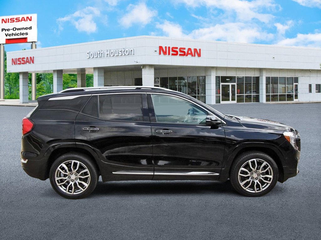 Used 2024 GMC Terrain Denali w/ Denali Premium Package AWD/4WD image 5