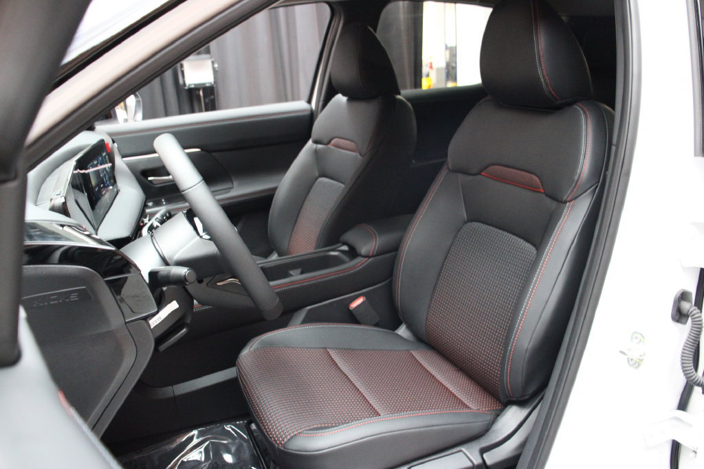 New 2026 Nissan Kicks SR FWD image 18