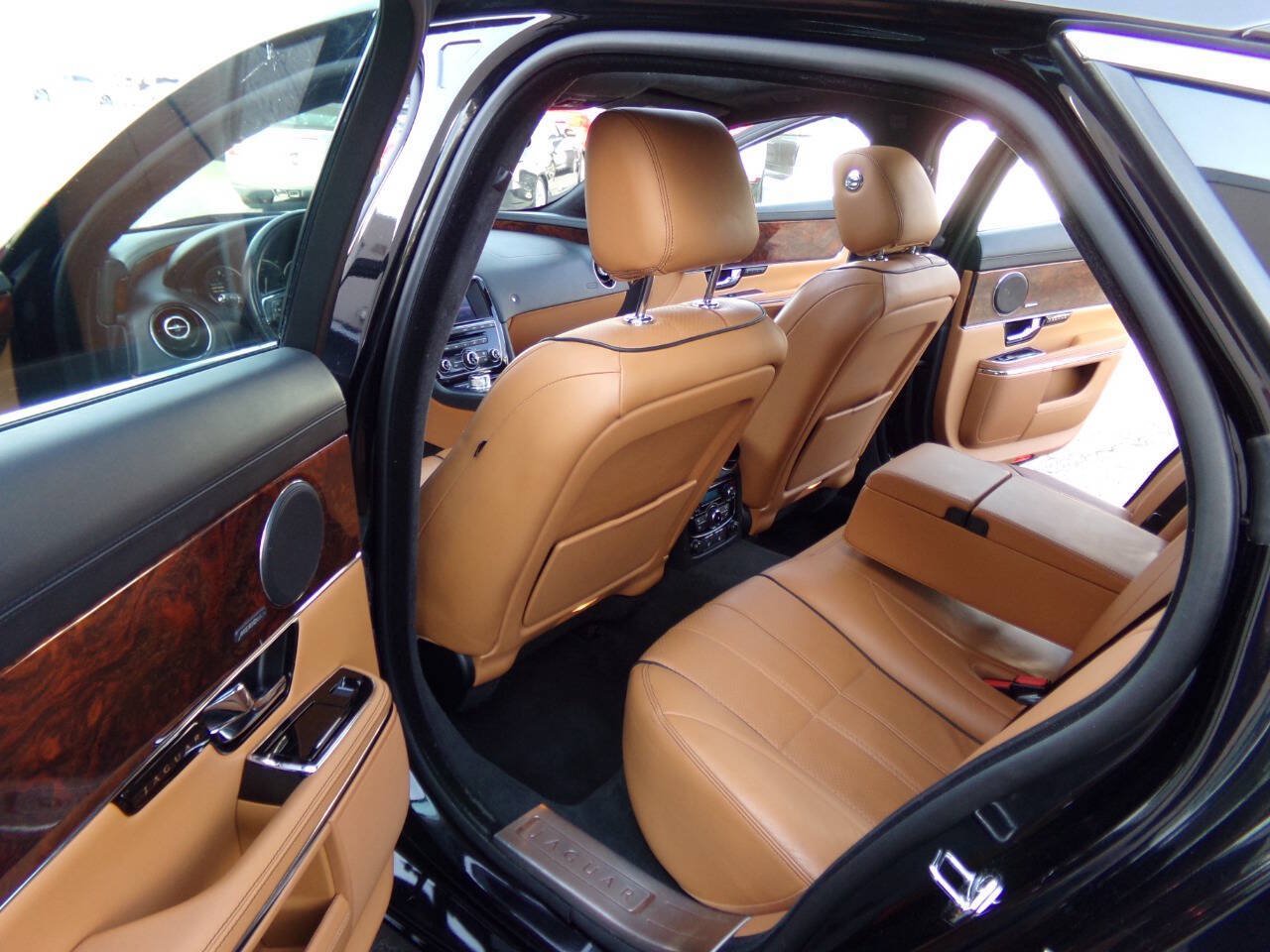 Used 2013 Jaguar XJ AWD image 47