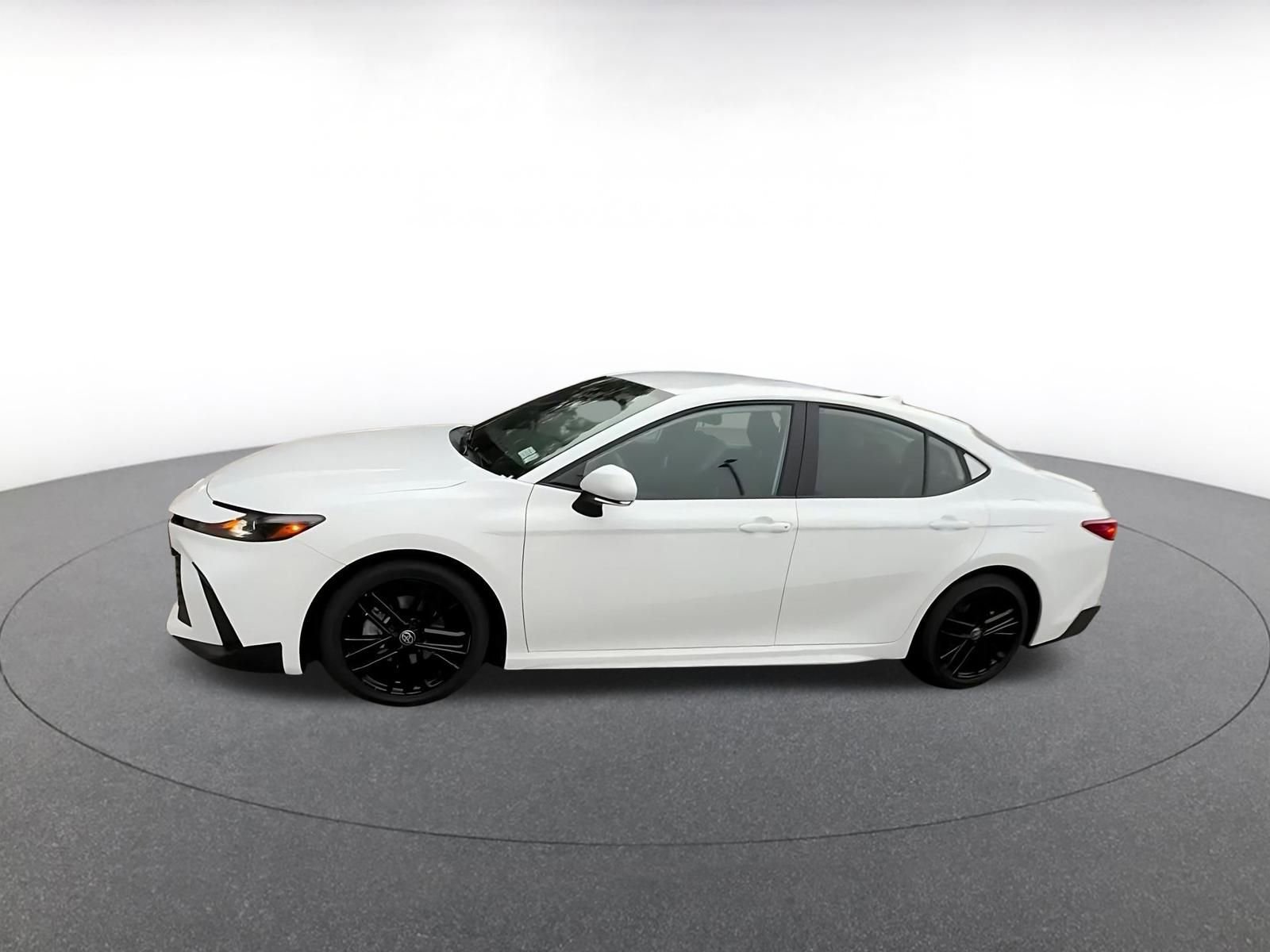 Used 2025 Toyota Camry SE image 8