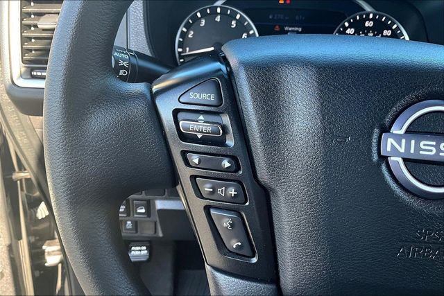 Used 2024 Nissan Frontier SV image 11