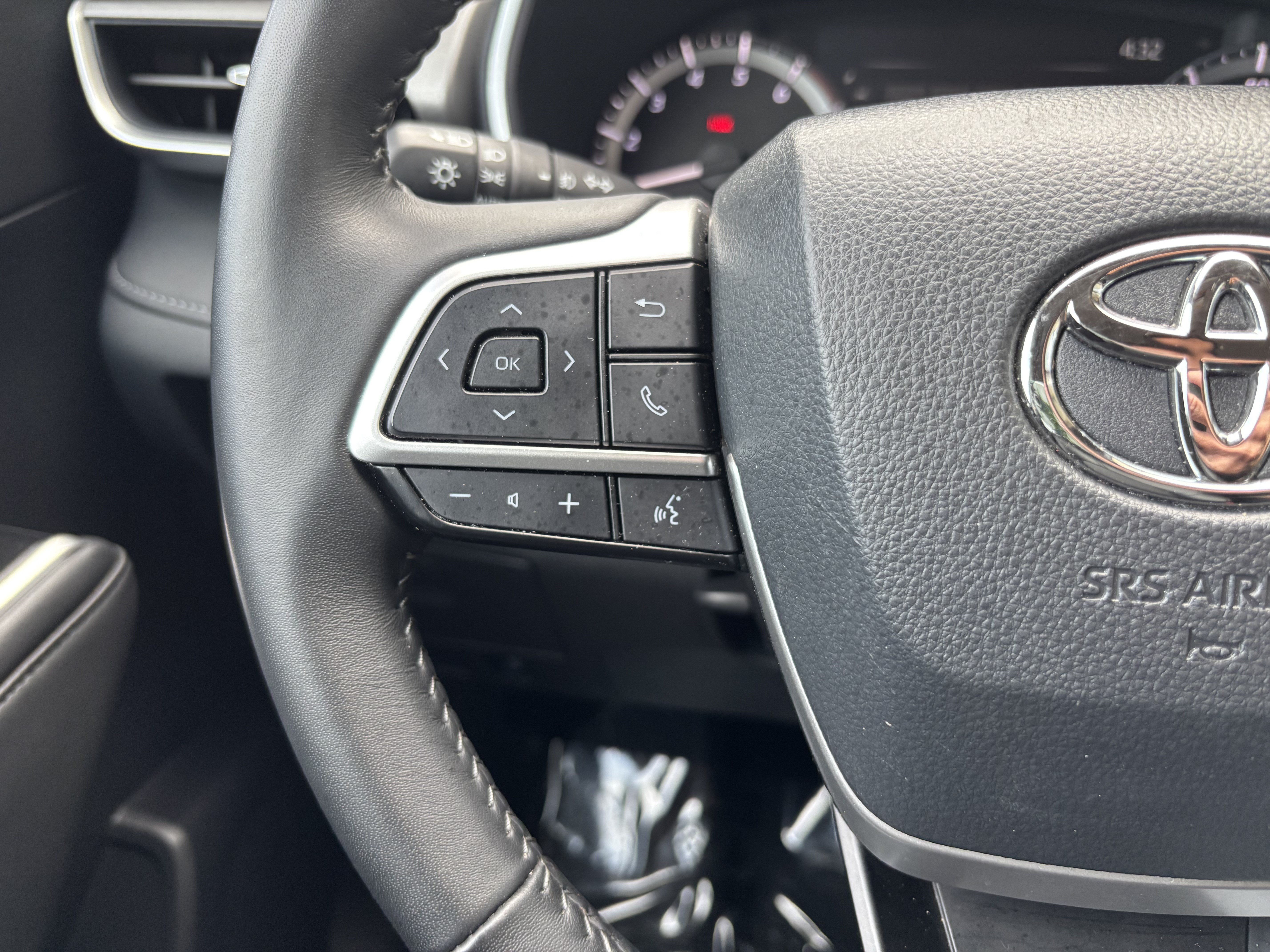 Used 2025 Toyota Highlander XLE AWD/4WD image 16