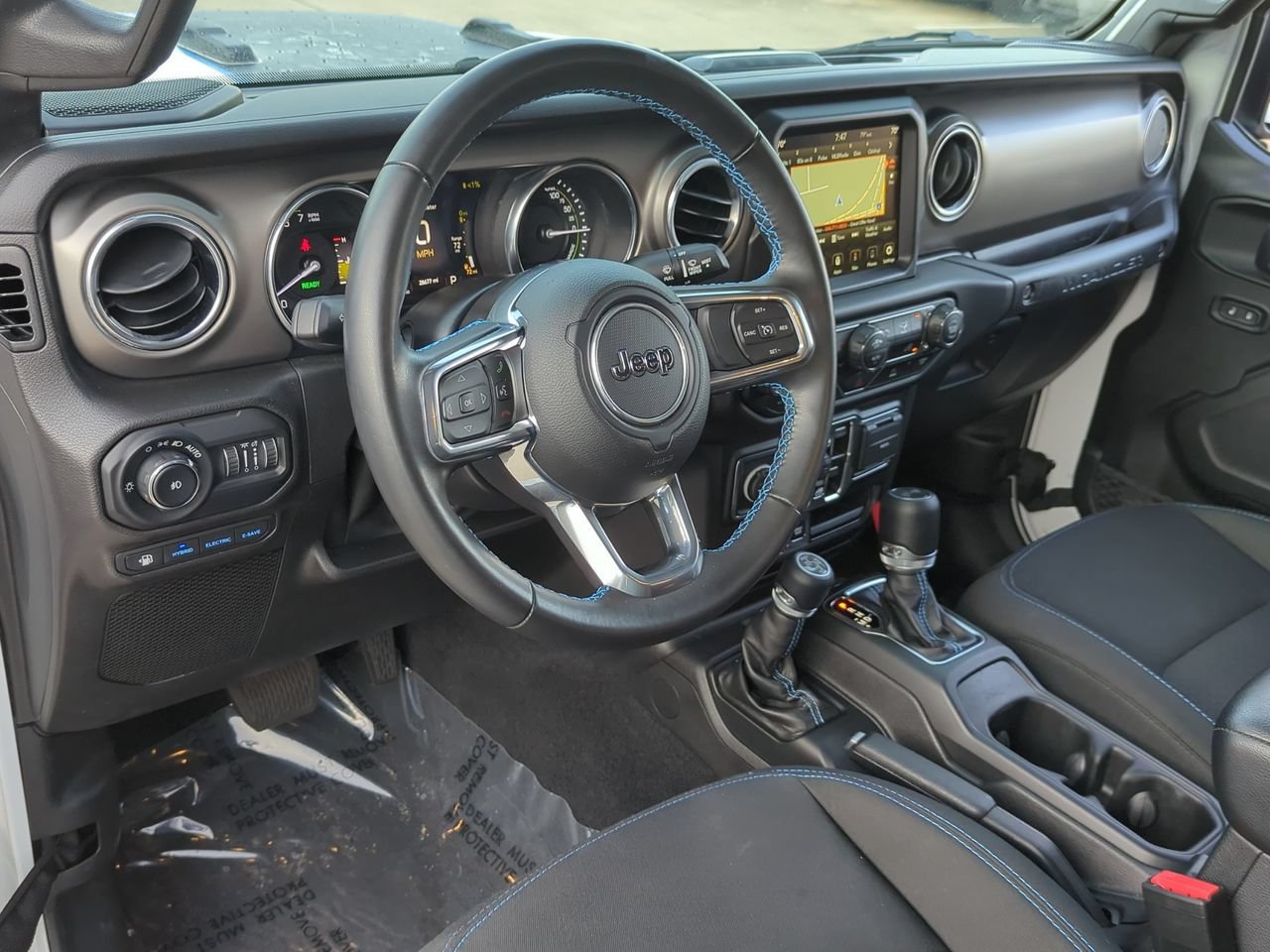 Used 2022 Jeep Wrangler Unlimited Rubicon 4xe AWD/4WD image 10