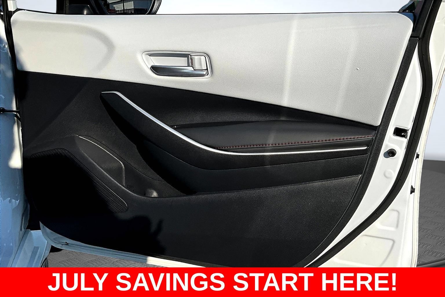 Used 2025 Toyota Corolla SE FWD image 35