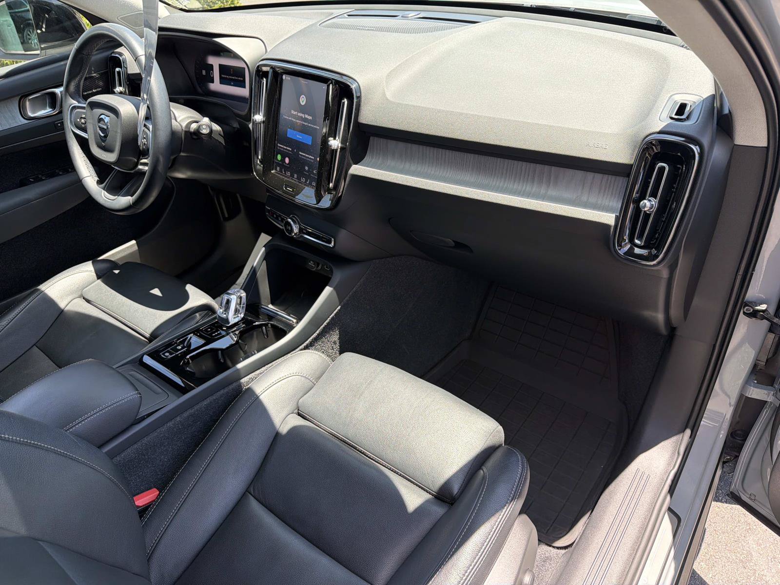 Certified 2024 Volvo XC40 B5 Ultimate w/ Protection Package Premier AWD/4WD image 26