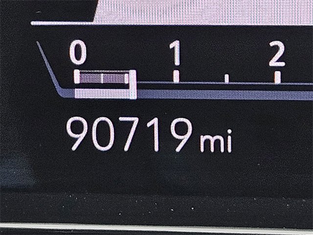 Used 2023 Cadillac Escalade ESV Premium Luxury image 31