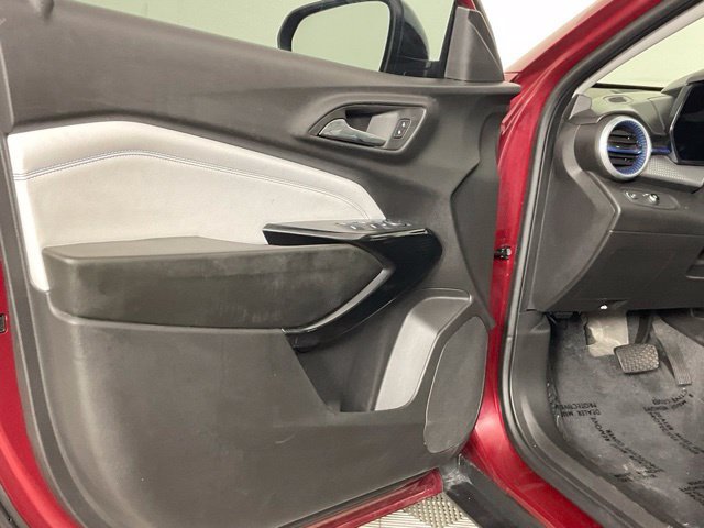Used 2025 Chevrolet Trax LT FWD image 11