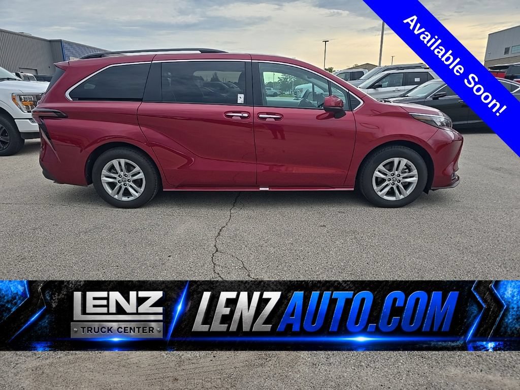 Used 2026 Toyota Sienna XLE AWD/4WD image 1