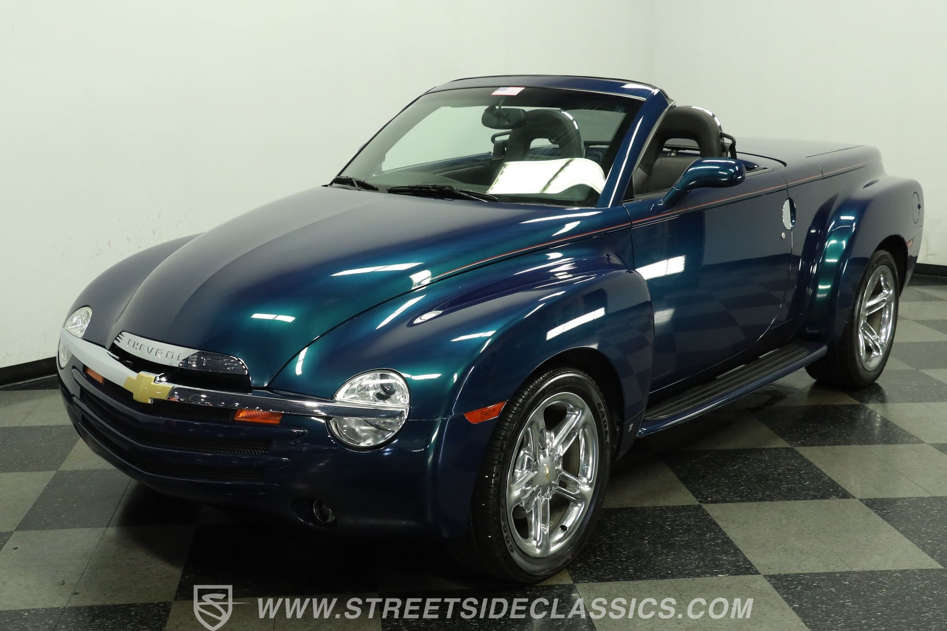 Used 2006 Chevrolet SSR w/ Preferred Equipment Group RWD image 18