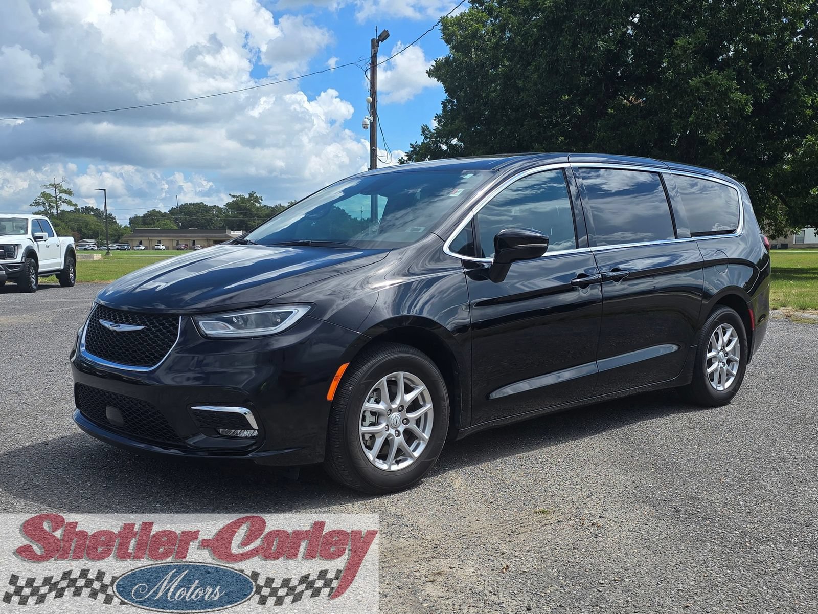 Used 2026 Chrysler Pacifica Select FWD image 1