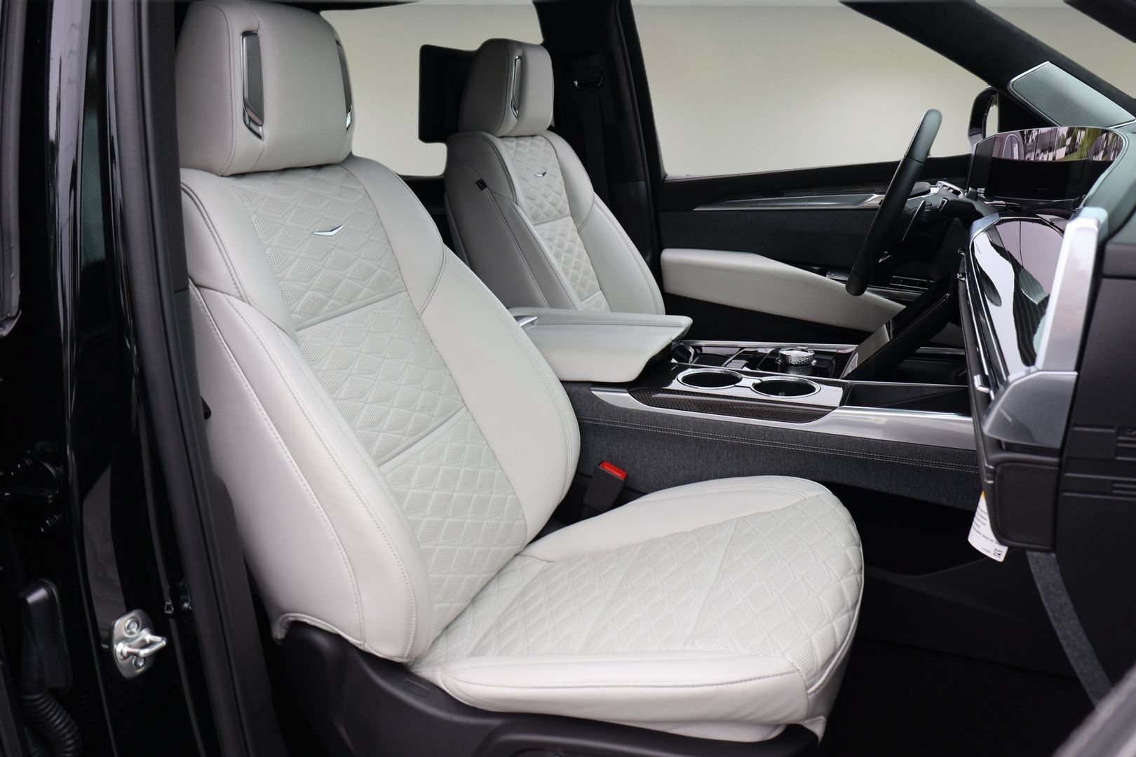 Certified 2025 Cadillac Escalade ESV V AWD/4WD image 22
