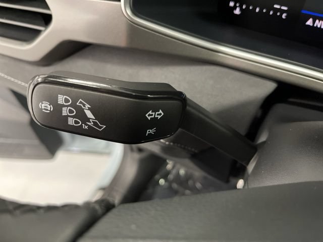 Used 2025 Volkswagen Taos SE AWD/4WD image 17